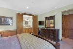 Lodges 1120- Master Bedroom, Flat Screen TV, Ensuite Bathroom